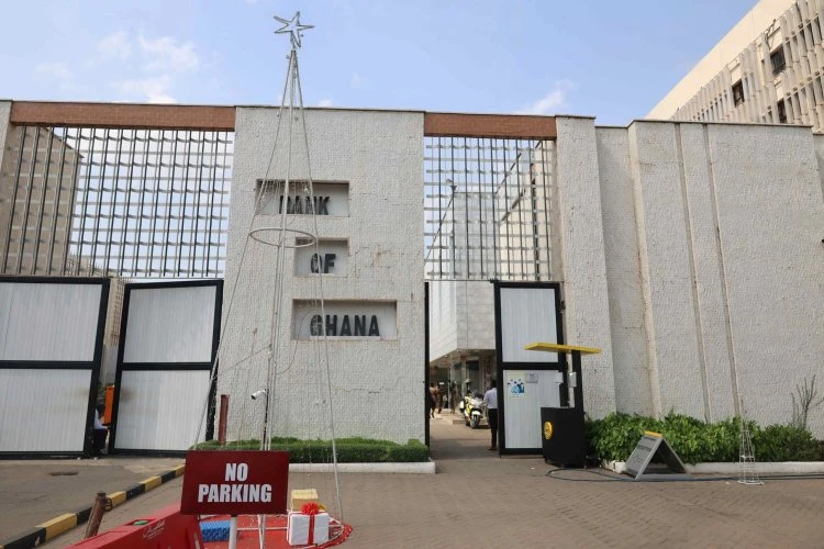 BoG warn Ghanaians about these illegal loan apps.