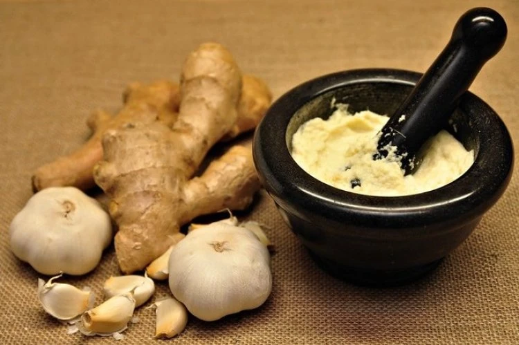 Healthy Benefits of ginger and garlic in your meals.